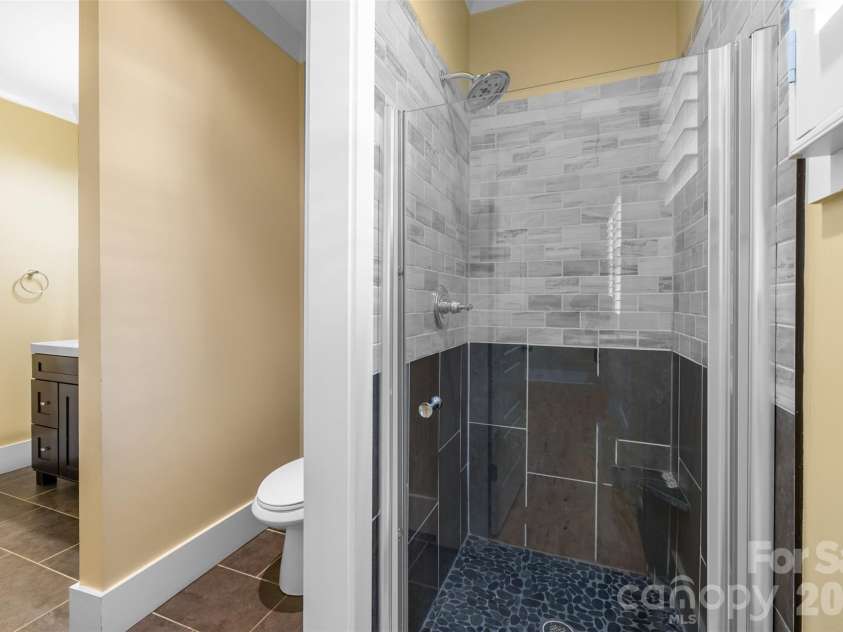 323 Rensselaer Avenue, Charlotte, NC 28203.  MLS# CAR4422248, YatesRealty ID 50166. 