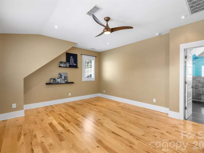 323 Rensselaer Avenue, Charlotte, NC 28203.  MLS# CAR4422248, YatesRealty ID 50166. 