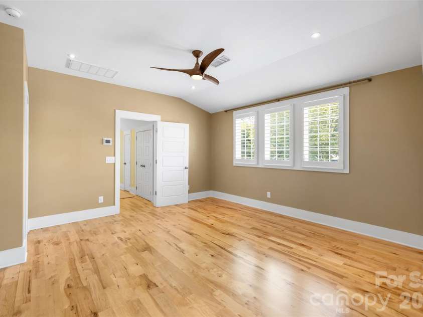 323 Rensselaer Avenue, Charlotte, NC 28203.  MLS# CAR4422248, YatesRealty ID 50166. 