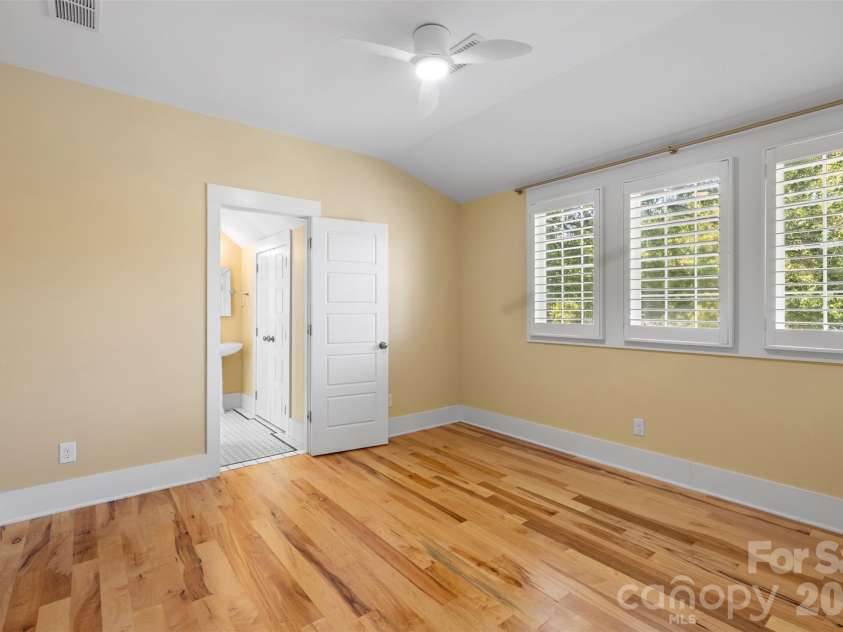 323 Rensselaer Avenue, Charlotte, NC 28203.  MLS# CAR4422248, YatesRealty ID 50166. 