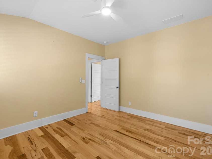 323 Rensselaer Avenue, Charlotte, NC 28203.  MLS# CAR4422248, YatesRealty ID 50166. 