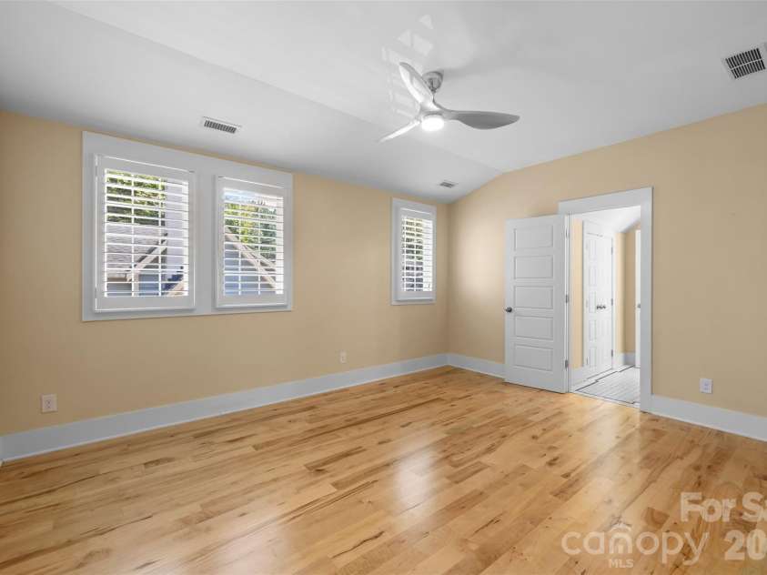 323 Rensselaer Avenue, Charlotte, NC 28203.  MLS# CAR4422248, YatesRealty ID 50166. 