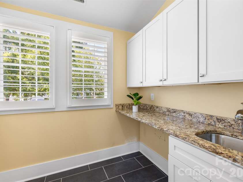 323 Rensselaer Avenue, Charlotte, NC 28203.  MLS# CAR4422248, YatesRealty ID 50166. 