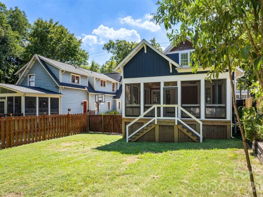 323 Rensselaer Avenue, Charlotte, NC 28203.  MLS# CAR4422248, YatesRealty ID 50166. 