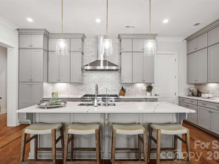 2212 Nolen Ridge Avenue, Charlotte, NC 28209.  MLS# CAR4422162, YatesRealty ID 50169. 