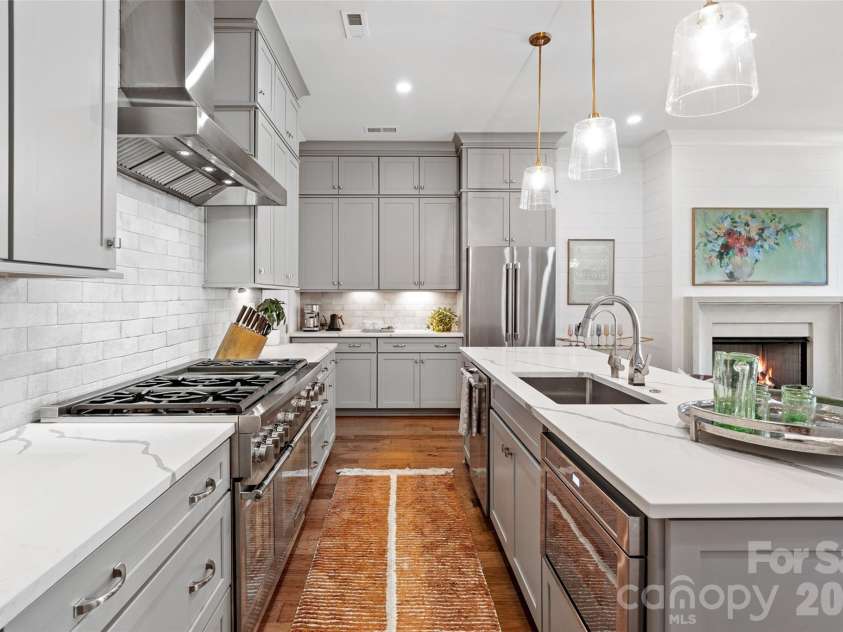 2212 Nolen Ridge Avenue, Charlotte, NC 28209.  MLS# CAR4422162, YatesRealty ID 50169. 