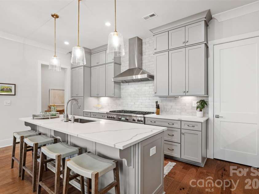 2212 Nolen Ridge Avenue, Charlotte, NC 28209.  MLS# CAR4422162, YatesRealty ID 50169. 