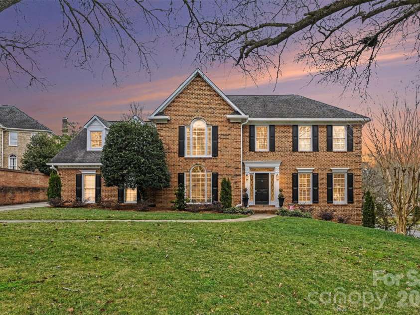 1015 Chelsea Place, Matthews, NC 28105.  MLS# CAR4350988, YatesRealty ID 5017. 