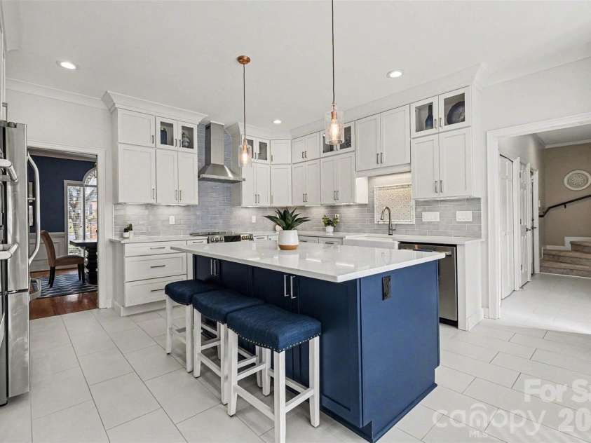 1015 Chelsea Place, Matthews, NC 28105.  MLS# CAR4350988, YatesRealty ID 5017. 