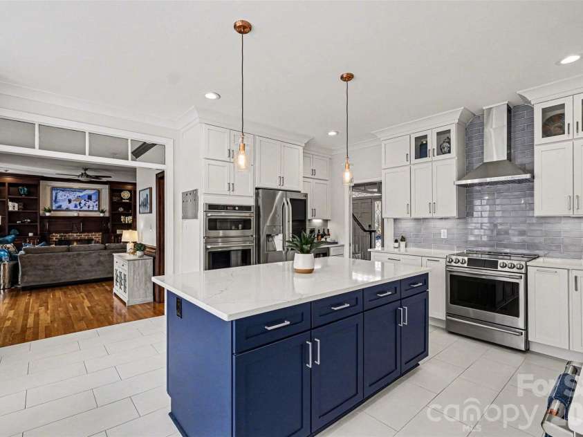 1015 Chelsea Place, Matthews, NC 28105.  MLS# CAR4350988, YatesRealty ID 5017. 