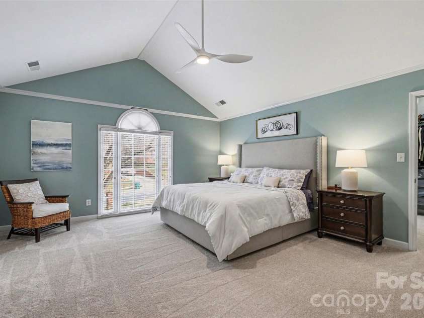 1015 Chelsea Place, Matthews, NC 28105.  MLS# CAR4350988, YatesRealty ID 5017. 