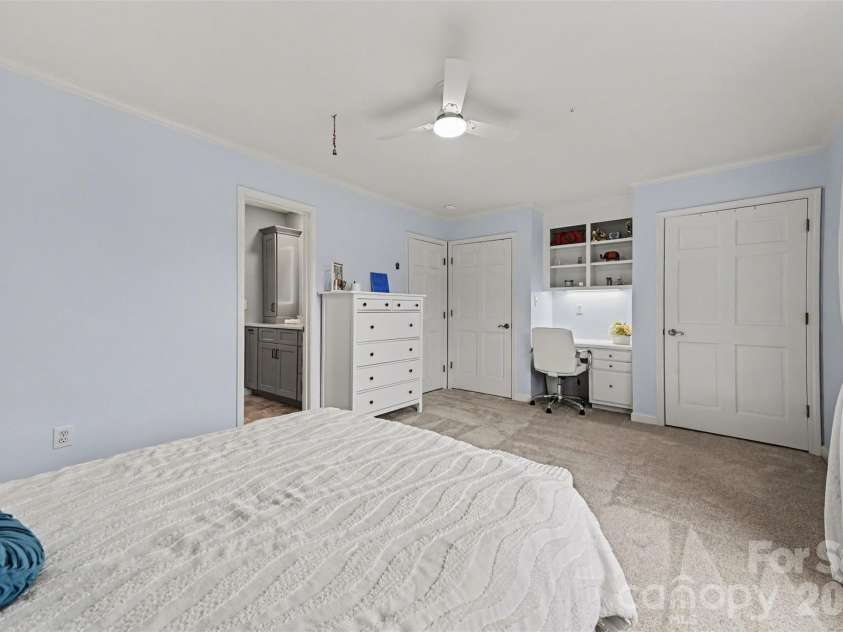 1015 Chelsea Place, Matthews, NC 28105.  MLS# CAR4350988, YatesRealty ID 5017. 