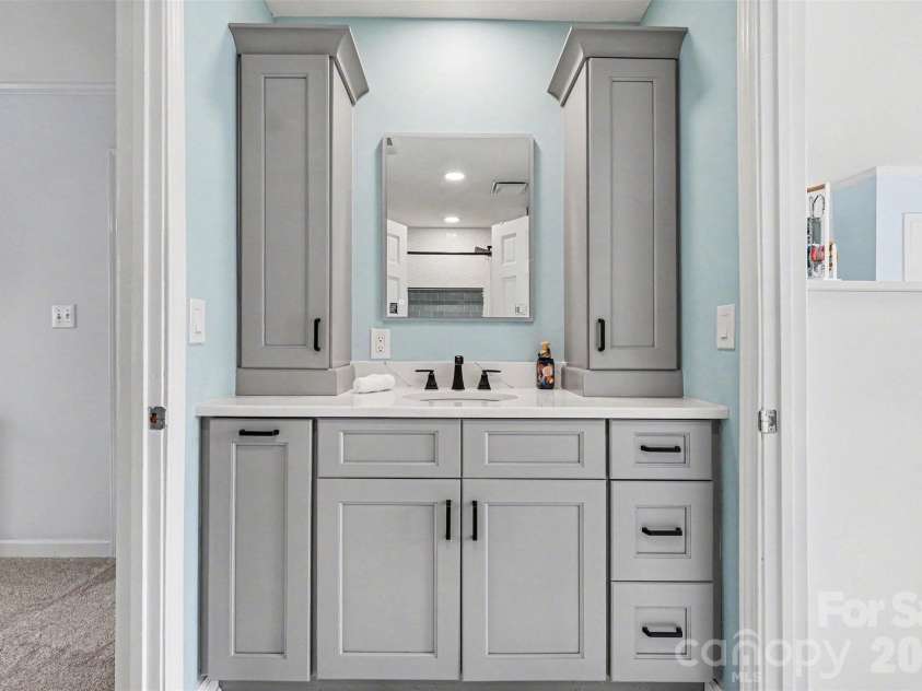 1015 Chelsea Place, Matthews, NC 28105.  MLS# CAR4350988, YatesRealty ID 5017. 