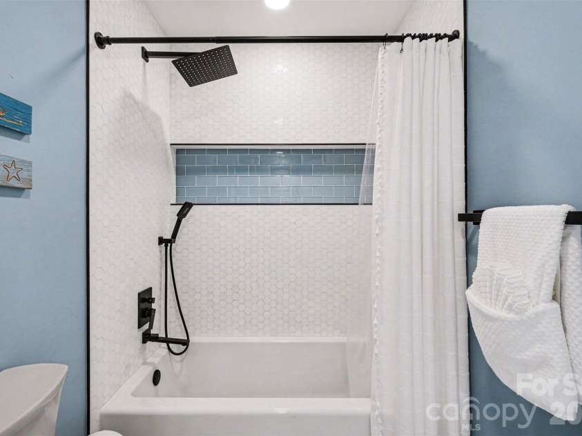 1015 Chelsea Place, Matthews, NC 28105.  MLS# CAR4350988, YatesRealty ID 5017. 