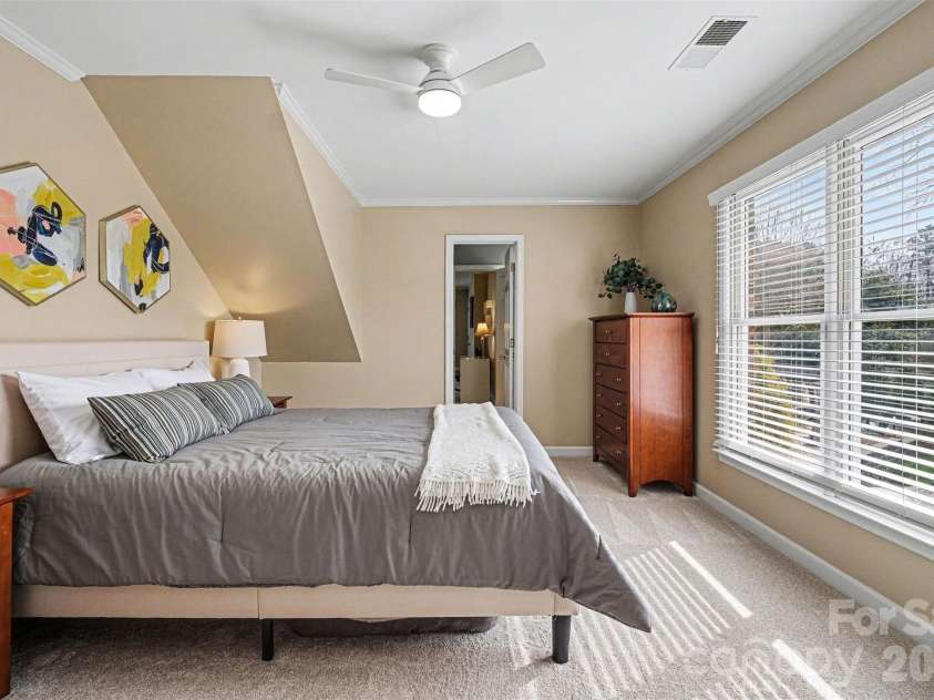 1015 Chelsea Place, Matthews, NC 28105.  MLS# CAR4350988, YatesRealty ID 5017. 