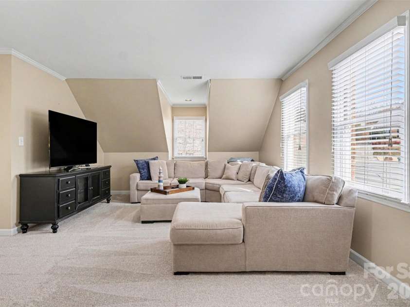 1015 Chelsea Place, Matthews, NC 28105.  MLS# CAR4350988, YatesRealty ID 5017. 