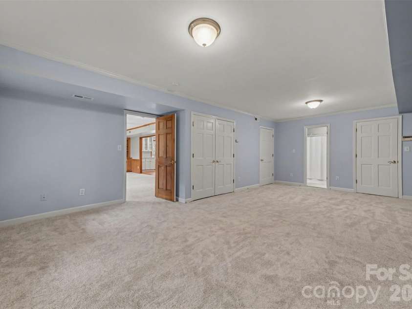 1015 Chelsea Place, Matthews, NC 28105.  MLS# CAR4350988, YatesRealty ID 5017. 
