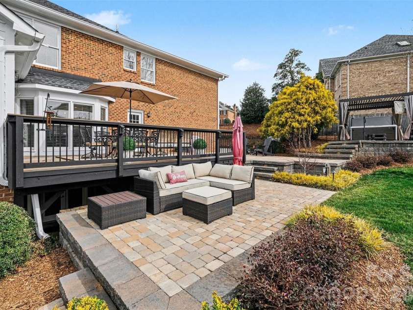 1015 Chelsea Place, Matthews, NC 28105.  MLS# CAR4350988, YatesRealty ID 5017. 