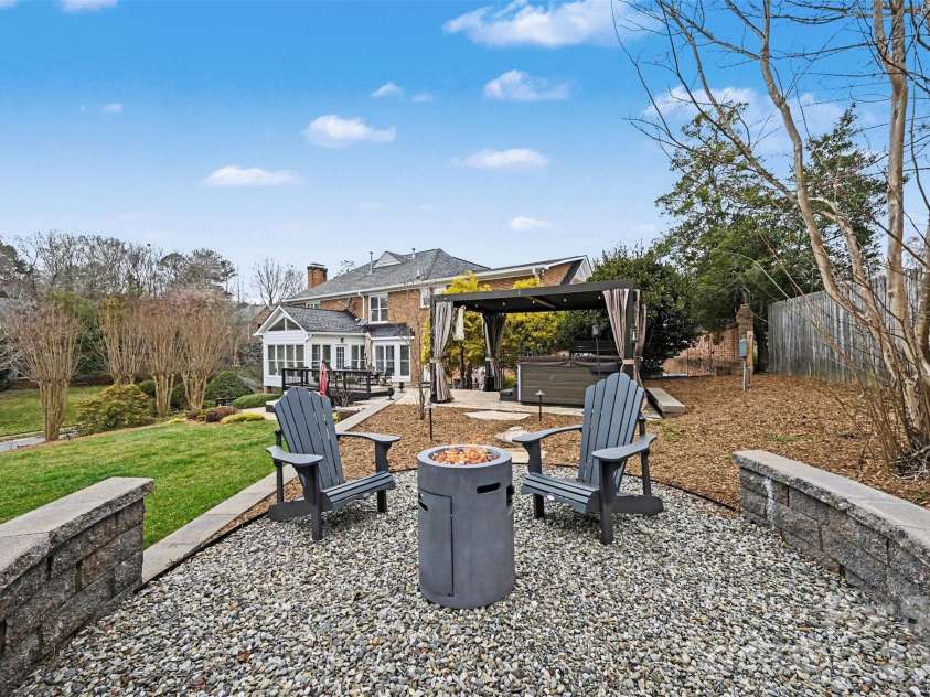1015 Chelsea Place, Matthews, NC 28105.  MLS# CAR4350988, YatesRealty ID 5017. 