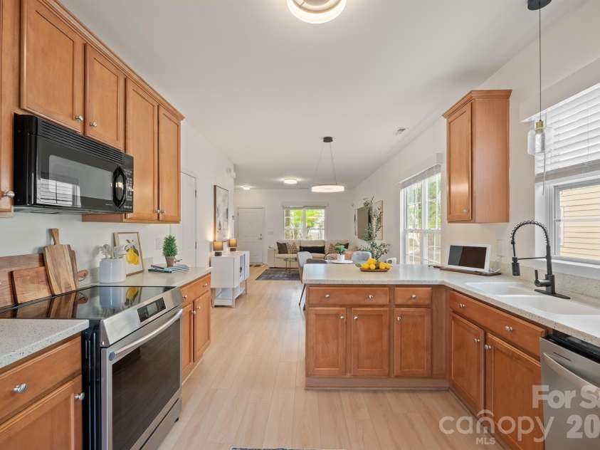 14525 Holly Springs Drive, Huntersville, NC 28078.  MLS# CAR4421540, YatesRealty ID 50173. Kitchen