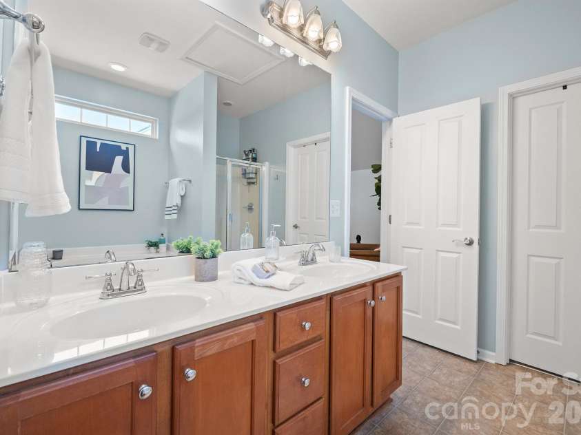 14525 Holly Springs Drive, Huntersville, NC 28078.  MLS# CAR4421540, YatesRealty ID 50173. Large dual vanity primary bath