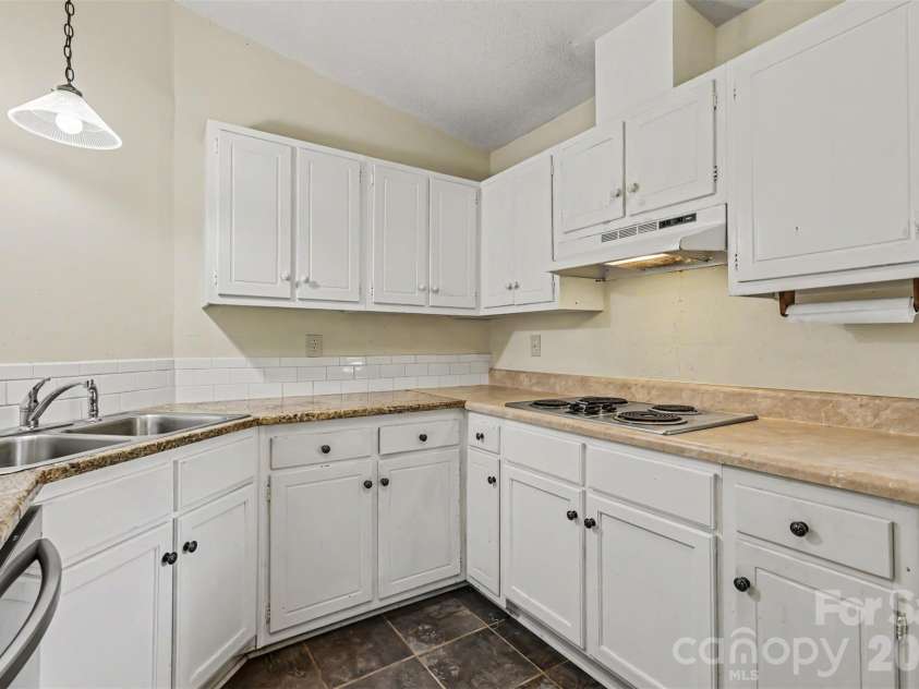 6124 Dwightware Boulevard, Charlotte, NC 28227.  MLS# CAR4421306, YatesRealty ID 50174. 