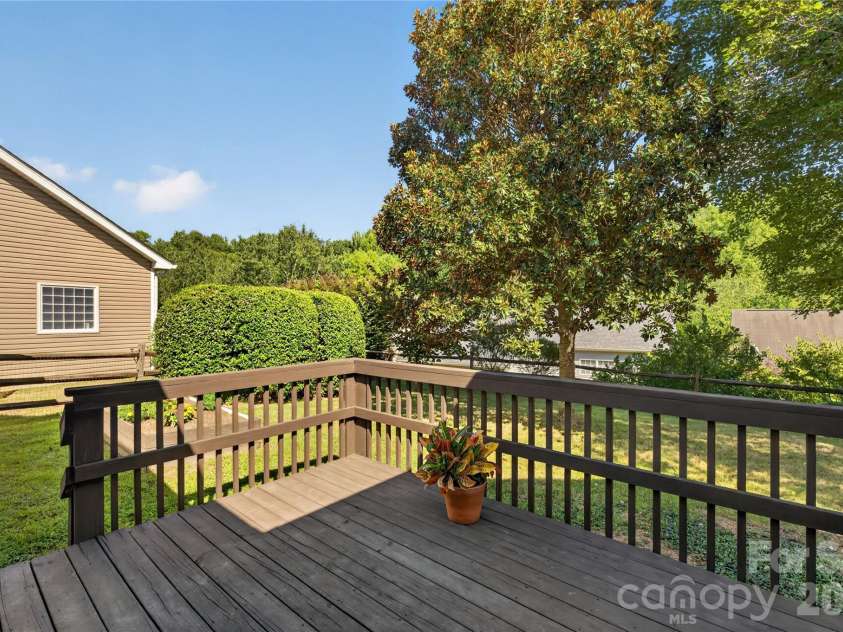 15228 Carrington Ridge Drive, Huntersville, NC 28078.  MLS# CAR4421573, YatesRealty ID 50175. 