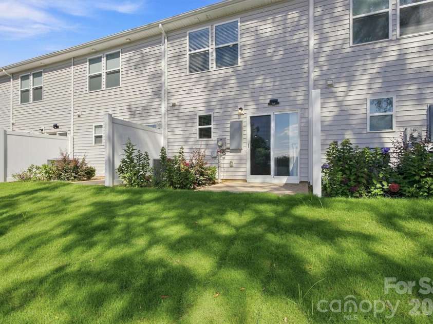 107 Villa Lane, Lincolnton, NC 28092.  MLS# CAR4421797, YatesRealty ID 50176. 