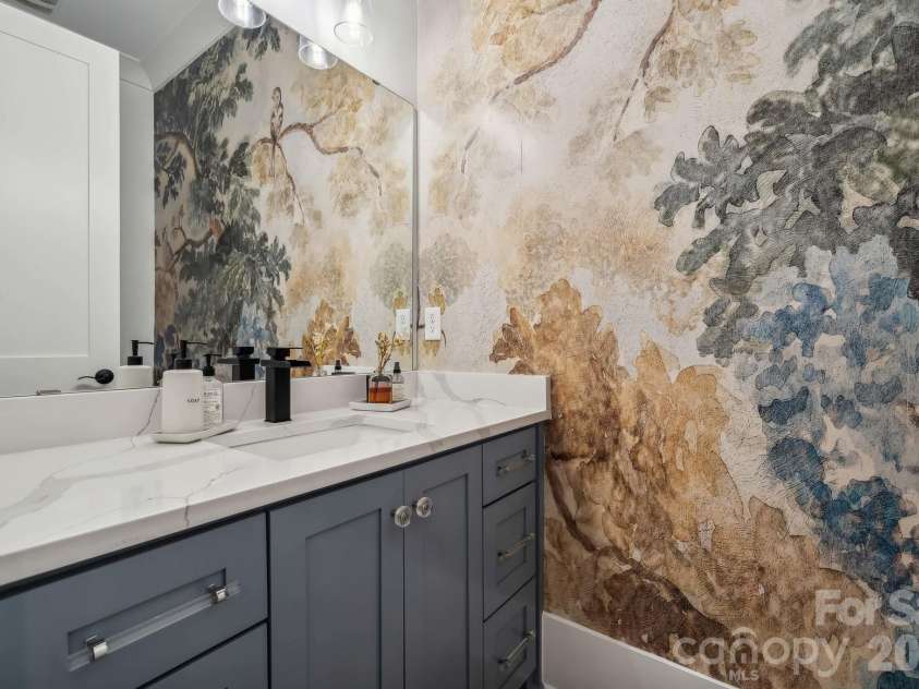 1412 Caldwell Street, Charlotte, NC 28206.  MLS# CAR4421903, YatesRealty ID 50177. 1st Floor Half Bath