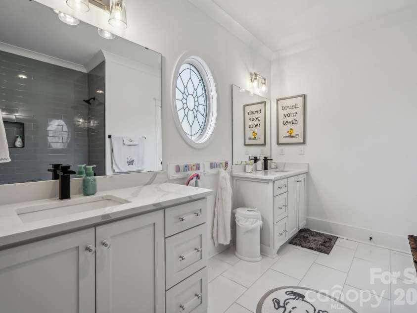 1412 Caldwell Street, Charlotte, NC 28206.  MLS# CAR4421903, YatesRealty ID 50177. Jack and Jill Bath