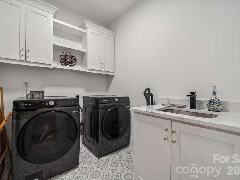 1412 Caldwell Street, Charlotte, NC 28206.  MLS# CAR4421903, YatesRealty ID 50177. Laundry Room
