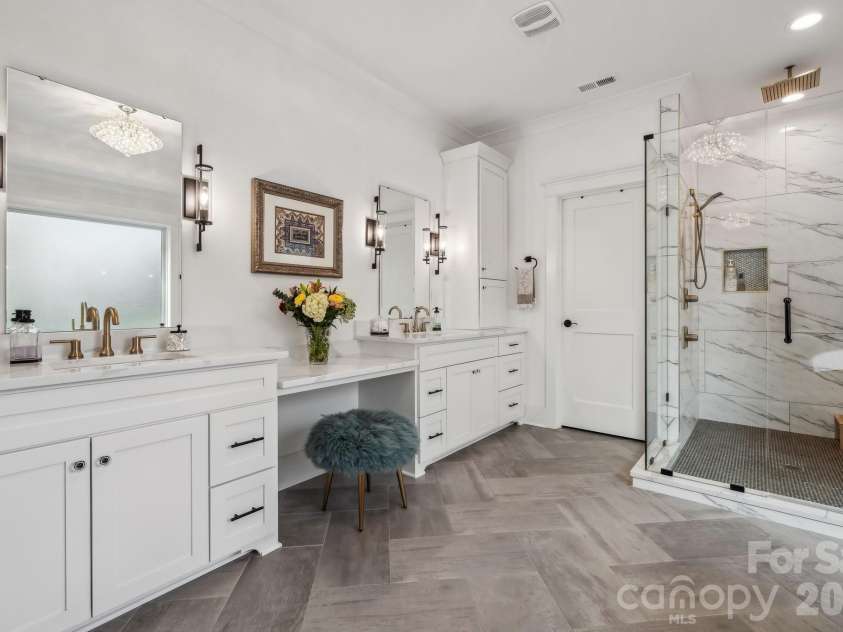 1412 Caldwell Street, Charlotte, NC 28206.  MLS# CAR4421903, YatesRealty ID 50177. Primary Bath