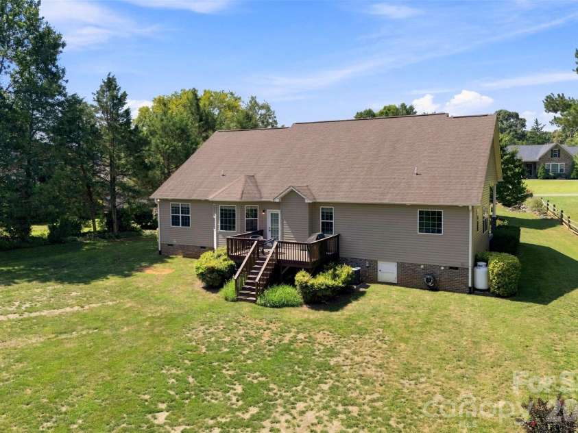 122 Idlewild Road, Advance, NC 27006.  MLS# CAR4421349, YatesRealty ID 50178. 
