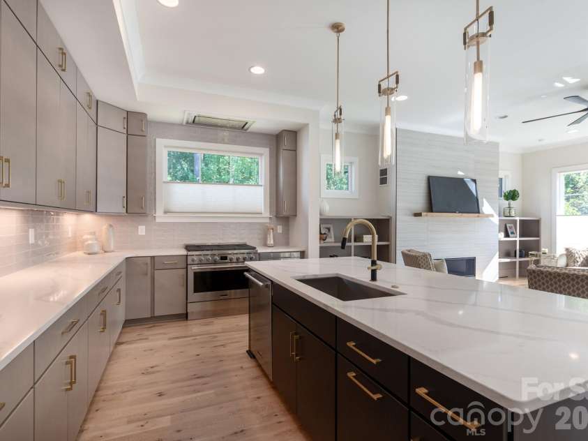 4325 Raney Way, Charlotte, NC 28205.  MLS# CAR4421866, YatesRealty ID 50180. 