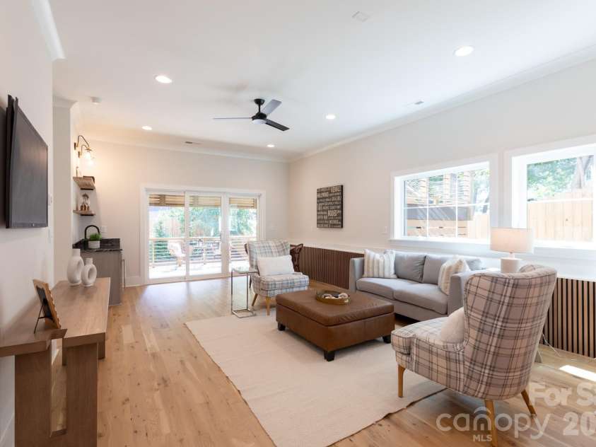 4325 Raney Way, Charlotte, NC 28205.  MLS# CAR4421866, YatesRealty ID 50180. 