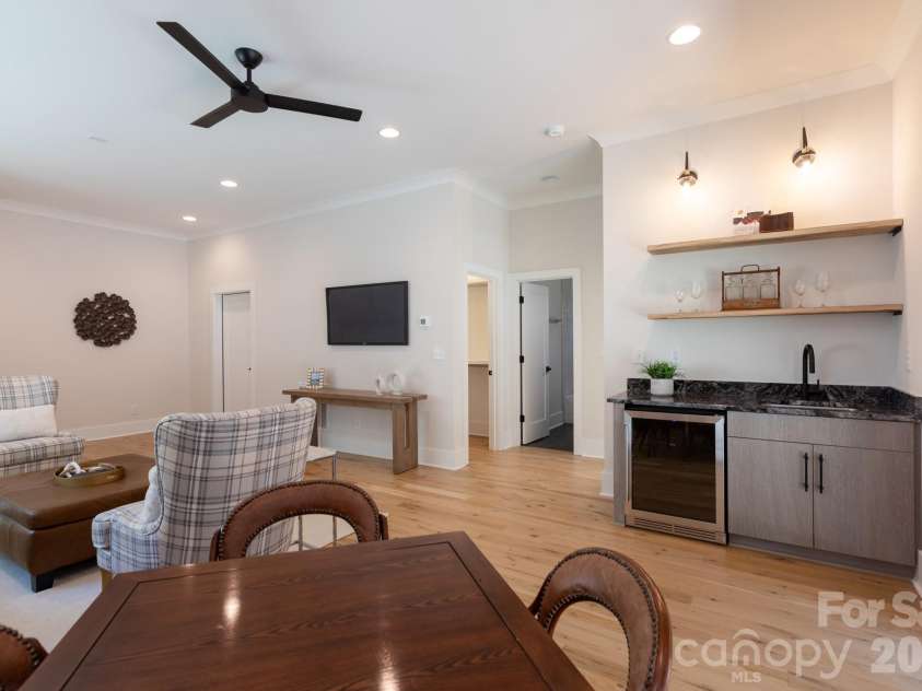4325 Raney Way, Charlotte, NC 28205.  MLS# CAR4421866, YatesRealty ID 50180. 