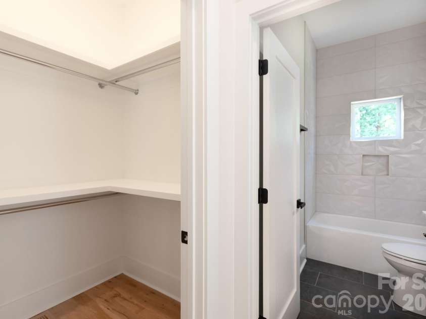 4325 Raney Way, Charlotte, NC 28205.  MLS# CAR4421866, YatesRealty ID 50180. 