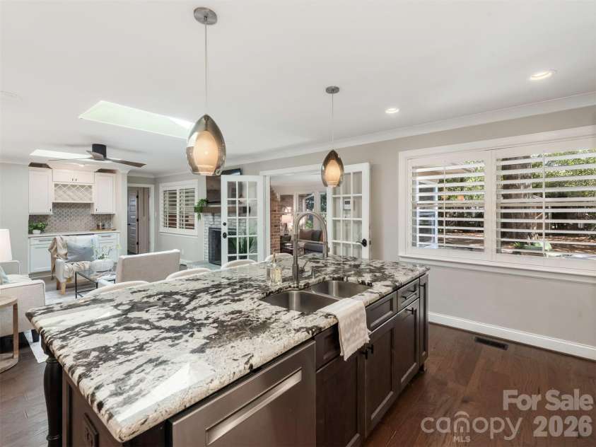3523 Round Oak Road, Charlotte, NC 28210.  MLS# CAR4421874, YatesRealty ID 50181. Bosch Dishwasher installed 2021
