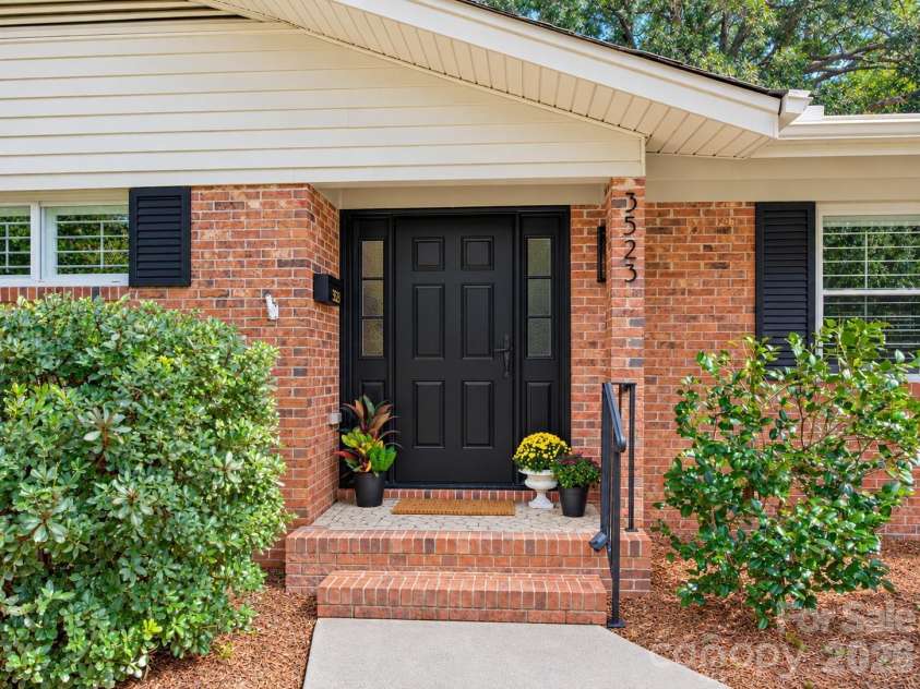 3523 Round Oak Road, Charlotte, NC 28210.  MLS# CAR4421874, YatesRealty ID 50181. Welcome Home!
