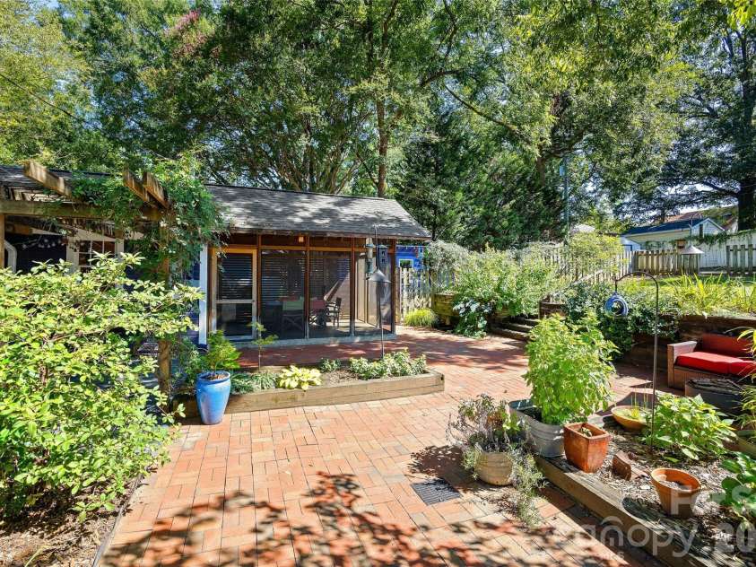 1900 Thomas Avenue, Charlotte, NC 28205.  MLS# CAR4421719, YatesRealty ID 50182. 
