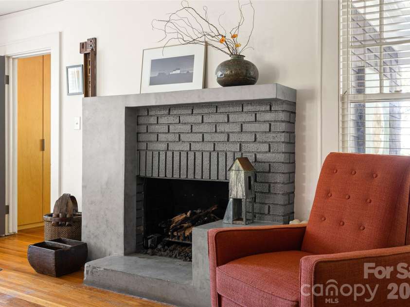 1900 Thomas Avenue, Charlotte, NC 28205.  MLS# CAR4421719, YatesRealty ID 50182. Gas Fireplace