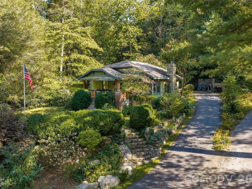 95 Chestnut Hill Loop Road, Gerton, NC 28735.  MLS# CAR4420243, YatesRealty ID 50183. Cozy Chestnut Hills cottage.