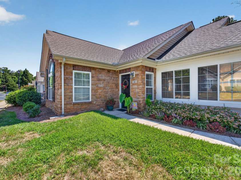 232 Lone Oak Circle, Rock Hill, SC 29732.  MLS# CAR4420246, YatesRealty ID 50184. 