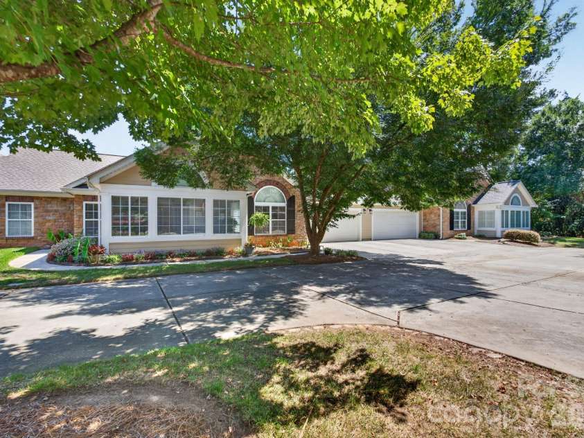 232 Lone Oak Circle, Rock Hill, SC 29732.  MLS# CAR4420246, YatesRealty ID 50184. 