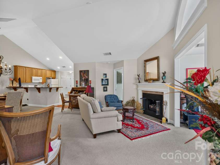 232 Lone Oak Circle, Rock Hill, SC 29732.  MLS# CAR4420246, YatesRealty ID 50184. Family Room