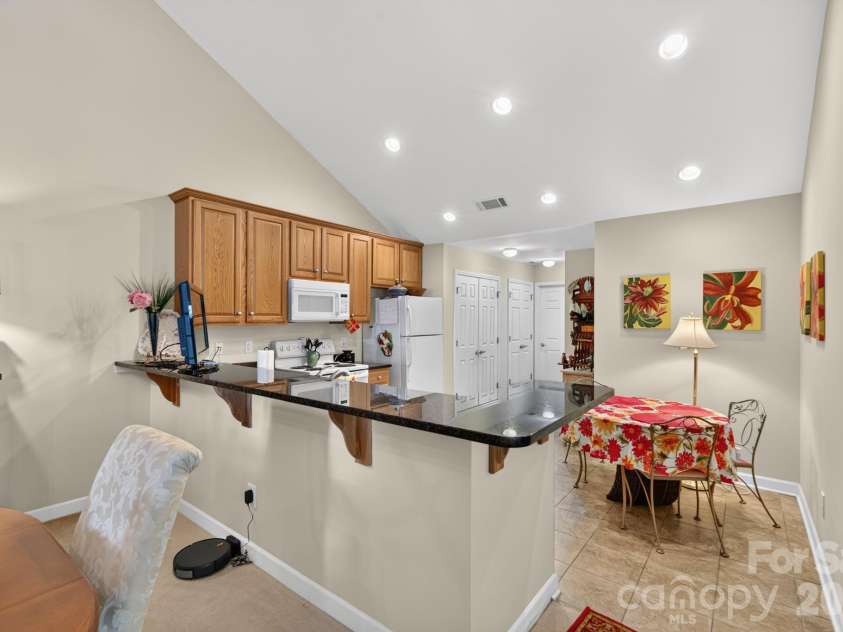 232 Lone Oak Circle, Rock Hill, SC 29732.  MLS# CAR4420246, YatesRealty ID 50184. Kitchen