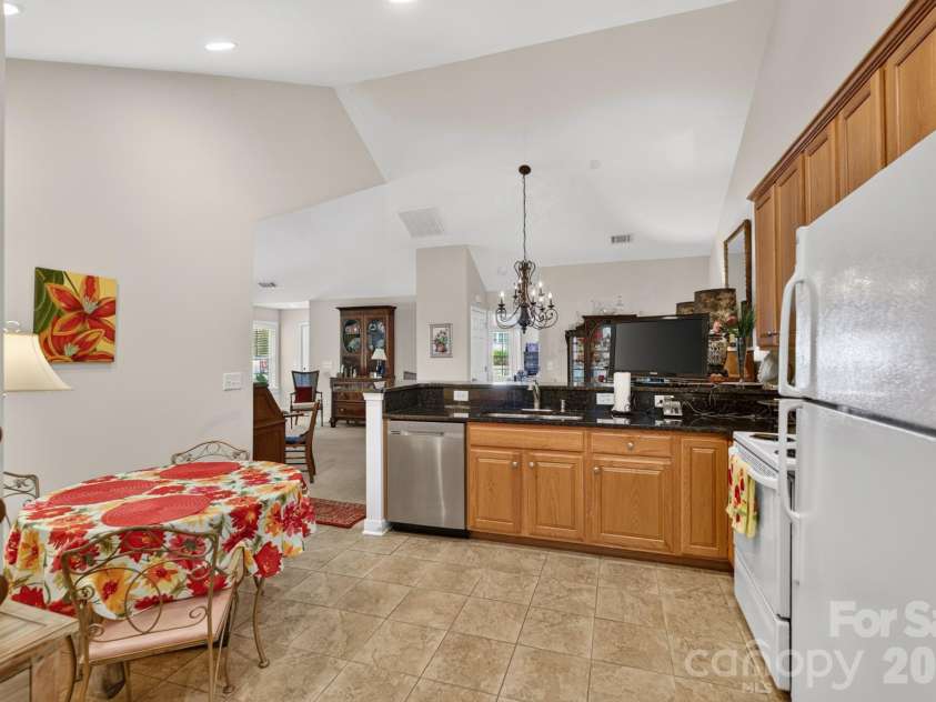 232 Lone Oak Circle, Rock Hill, SC 29732.  MLS# CAR4420246, YatesRealty ID 50184. Kitchen