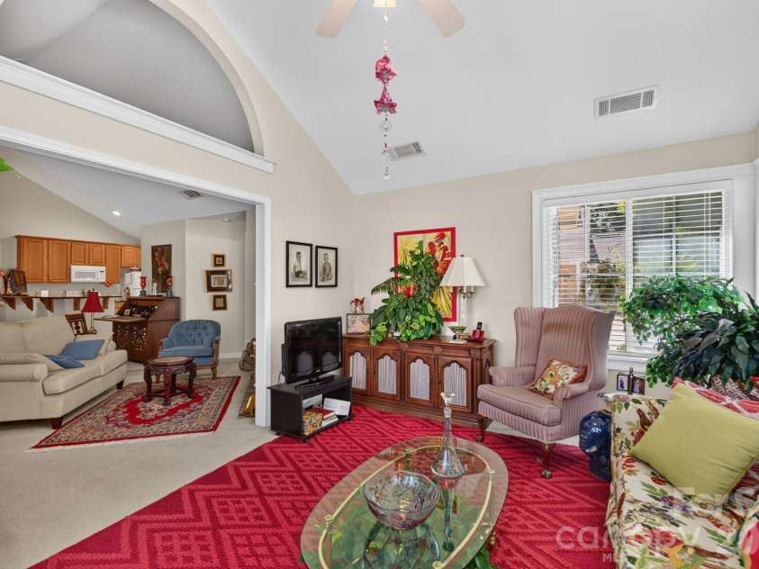232 Lone Oak Circle, Rock Hill, SC 29732.  MLS# CAR4420246, YatesRealty ID 50184. Sunroom