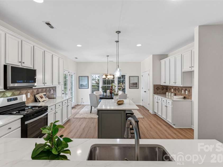 17323 Silas Place Drive, Davidson, NC 28036.  MLS# CAR4420635, YatesRealty ID 50185. 
