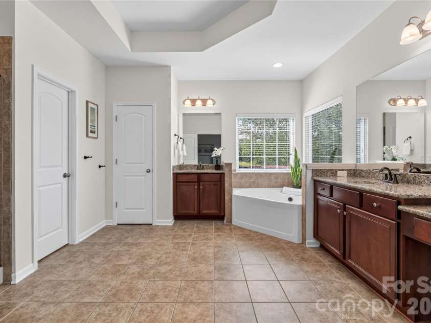 17323 Silas Place Drive, Davidson, NC 28036.  MLS# CAR4420635, YatesRealty ID 50185. 
